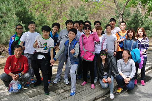 公司组织员工参加丰台园第十一届职工游园登山比赛